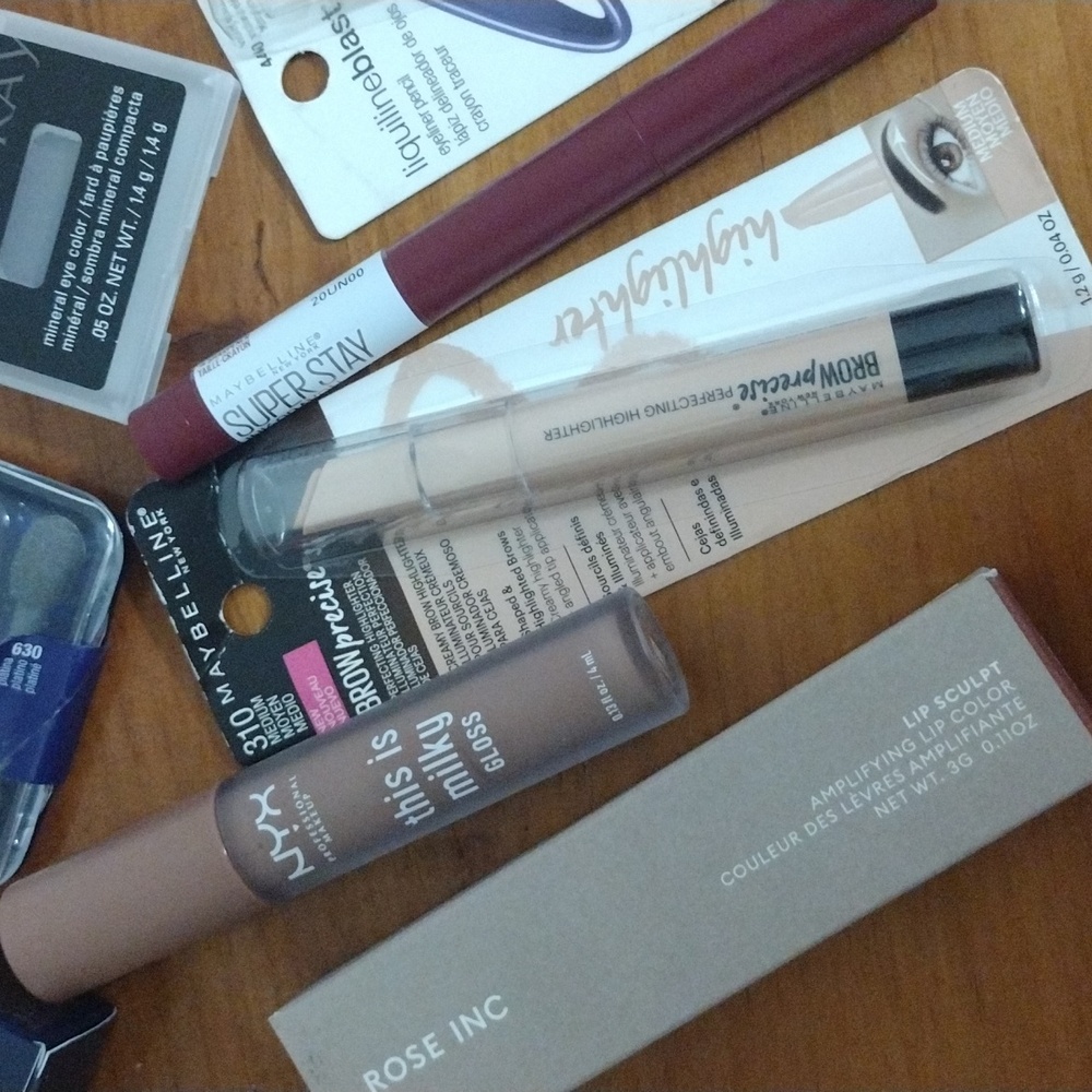 Make Up Bundle - Picture 4 of 11
